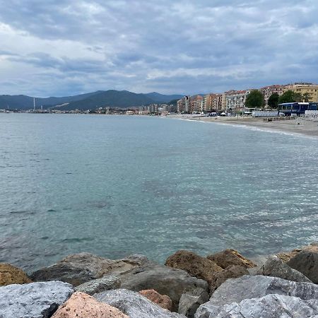 Due Passi Dal Mare Savona Exterior foto