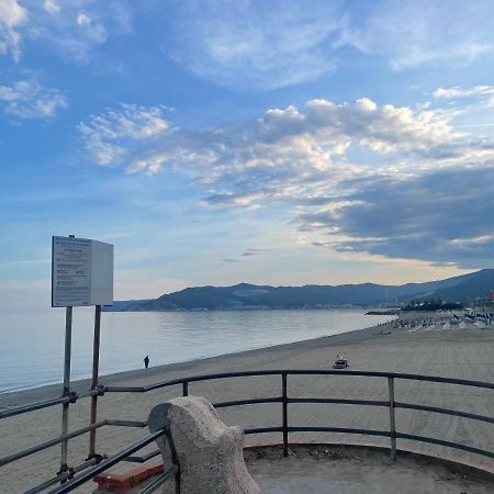 Due Passi Dal Mare Savona Exterior foto