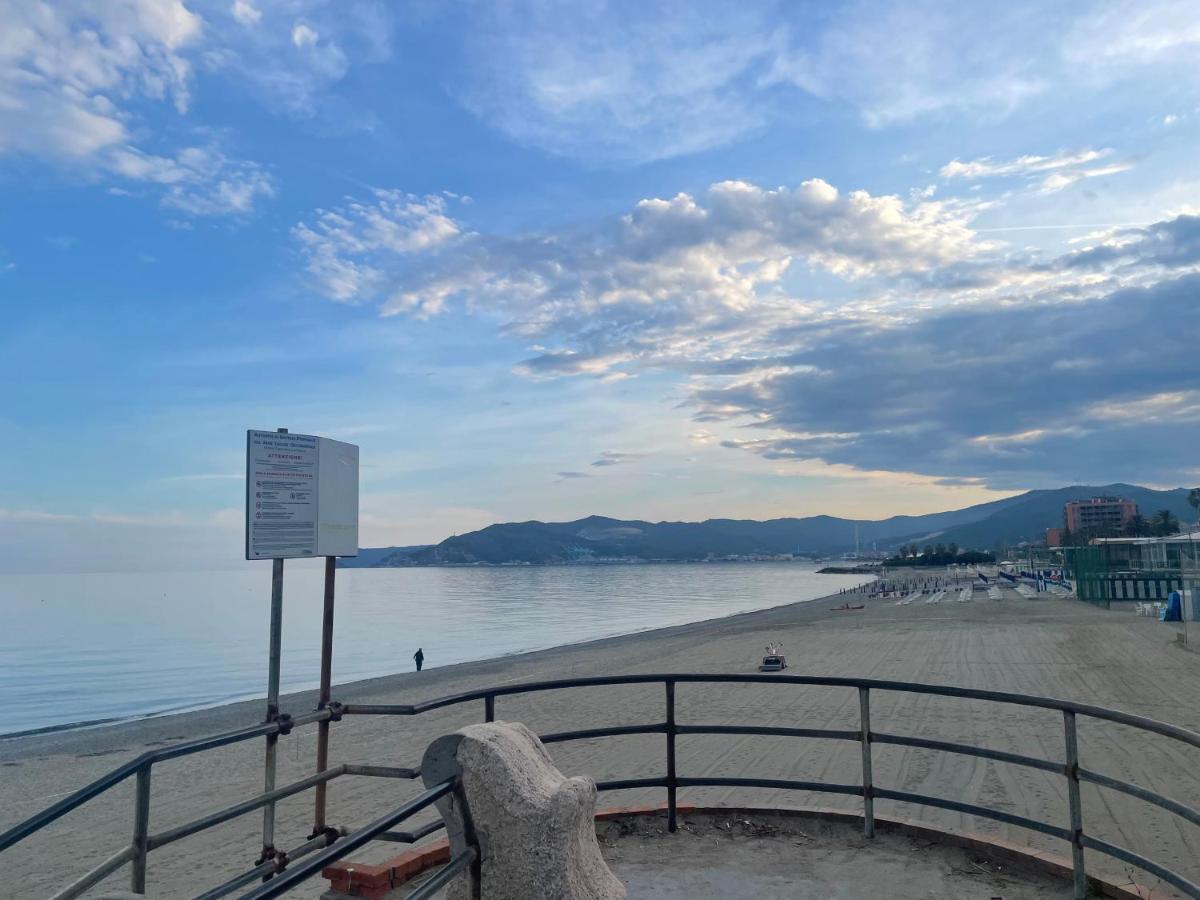 Due Passi Dal Mare Savona Exterior foto