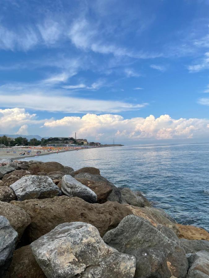 Due Passi Dal Mare Savona Exterior foto