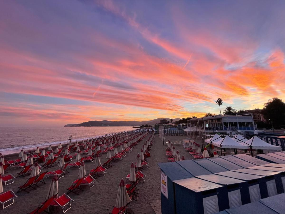 Due Passi Dal Mare Savona Exterior foto