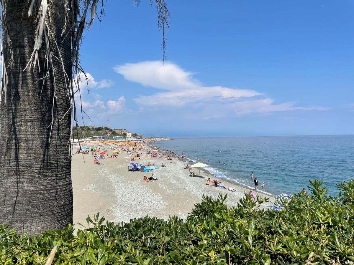 Due Passi Dal Mare Savona Exterior foto